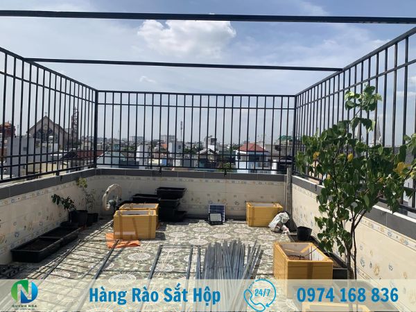 gia công lắp đặt hàng rào sắt hộp